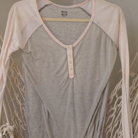 ✨Lightweight Henley Too✨ - Picture 1 of 2